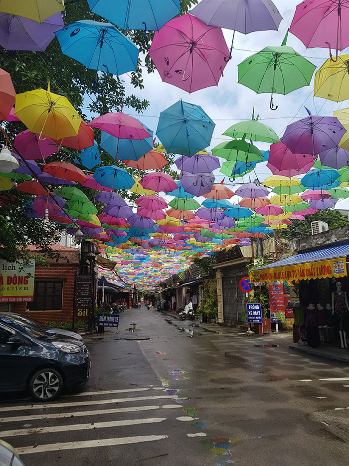 calle paraguas hanoi